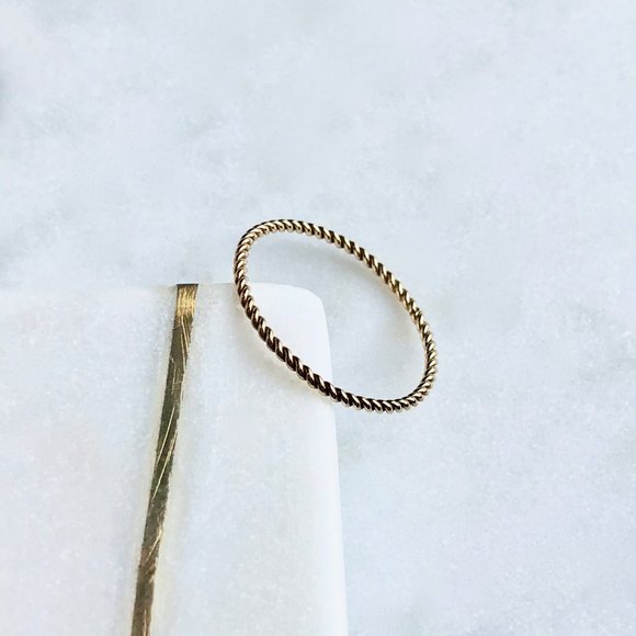 14K gold-filled twisted stacking ring - Picture 3 of 4